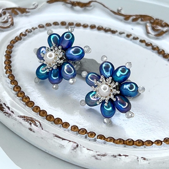 Handmade Freshwater Peacock 🦚 Pearl Flower 🌺 Stud Earrings S925 SS Posts - Picture 2 of 3